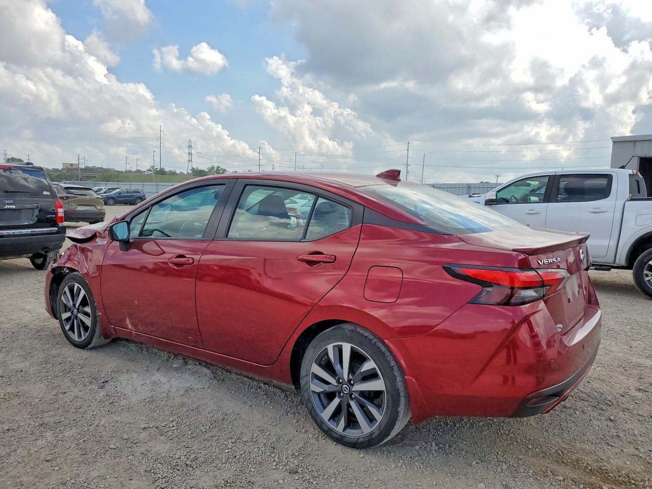 2020 Nissan Versa Sr - zdjęcie 2