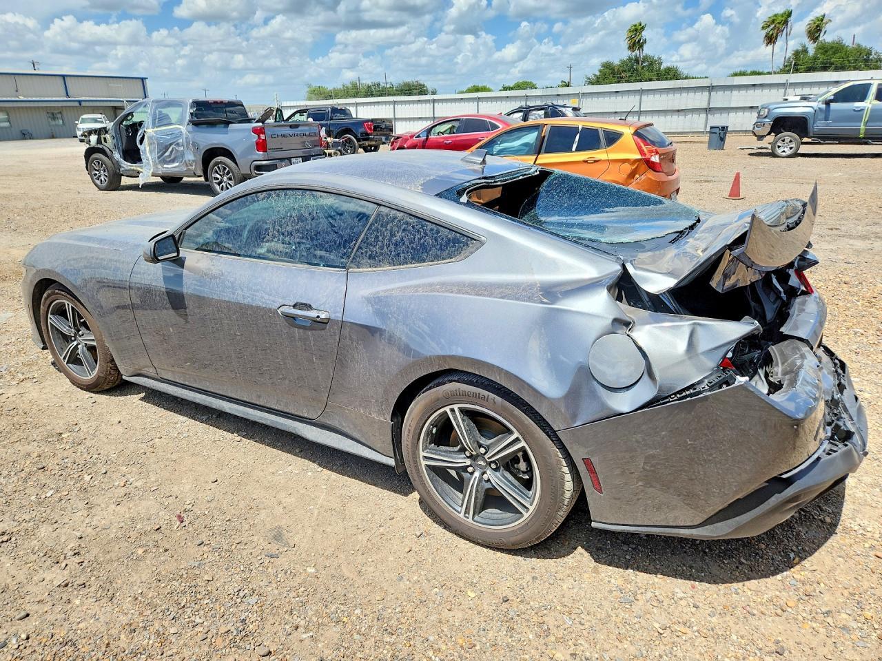 2025 Ford Mustang - zdjęcie 2