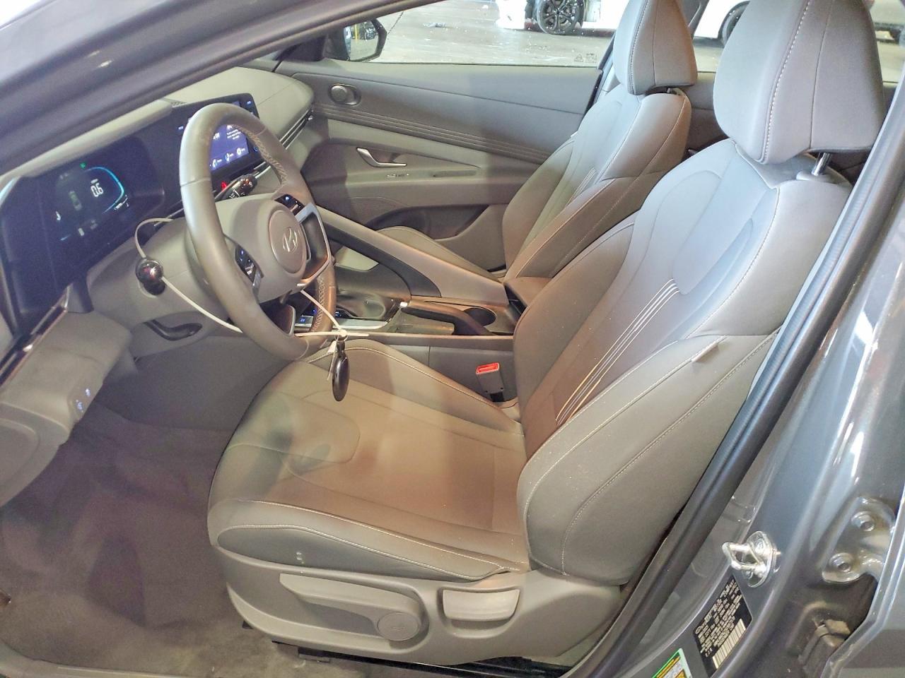 2025 Hyundai Elantra Sel Sport - zdjęcie 7