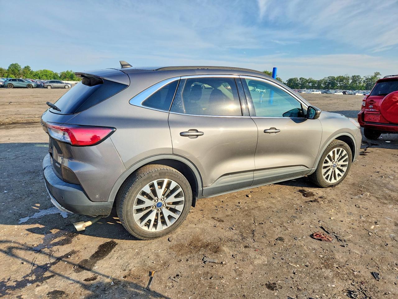 2021 Ford Escape Titanium - zdjęcie 3