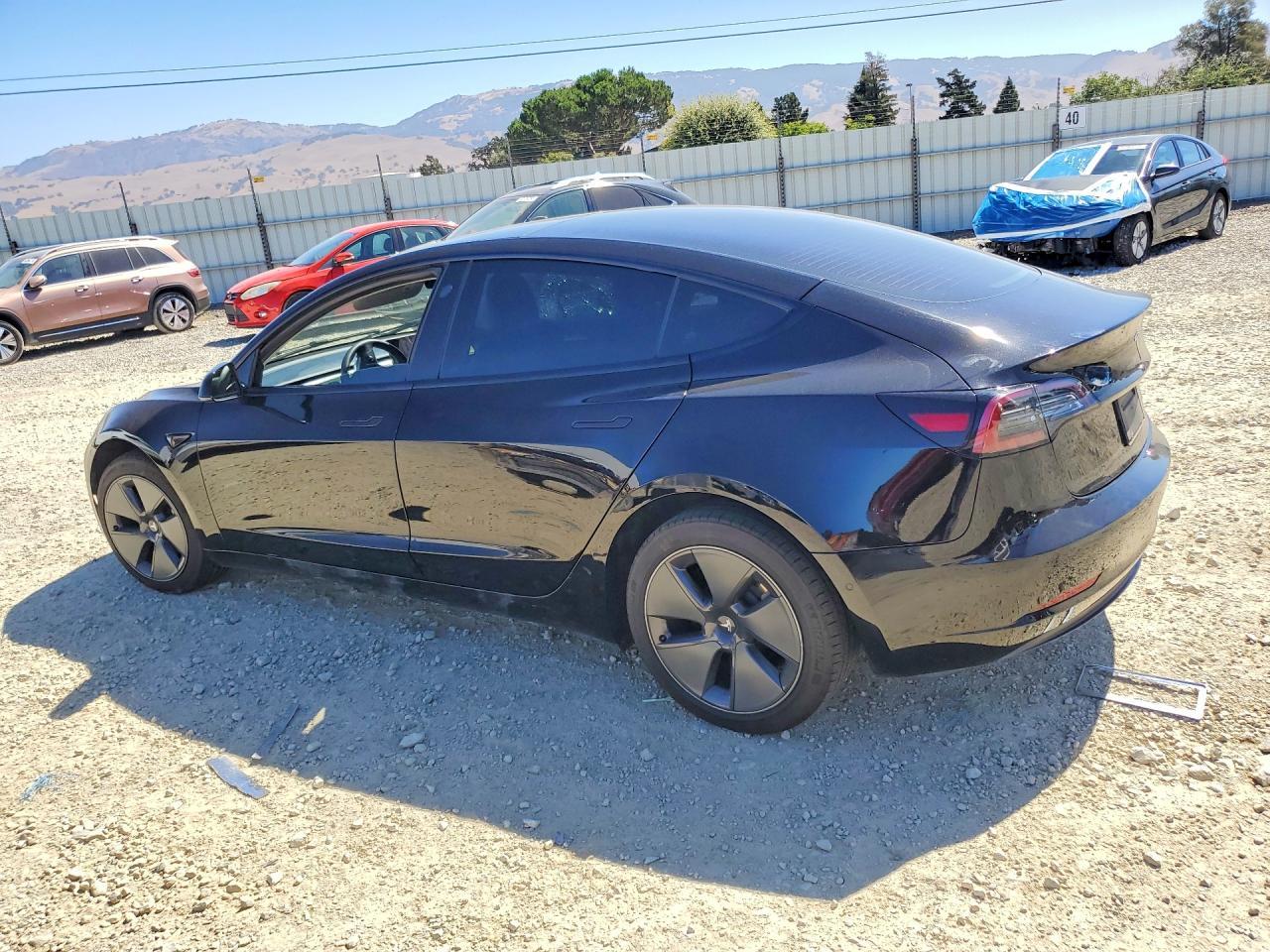 2022 Tesla Model 3 - zdjęcie 2
