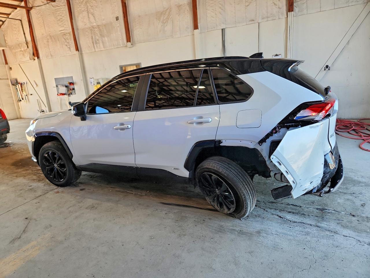 2025 Toyota Rav4 Xse - zdjęcie 2