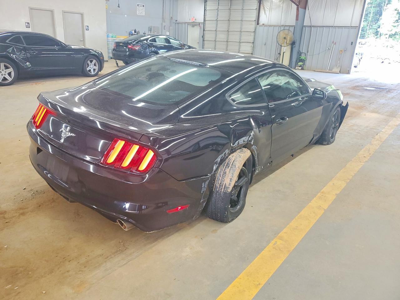2017 Ford Mustang Base - zdjęcie 3