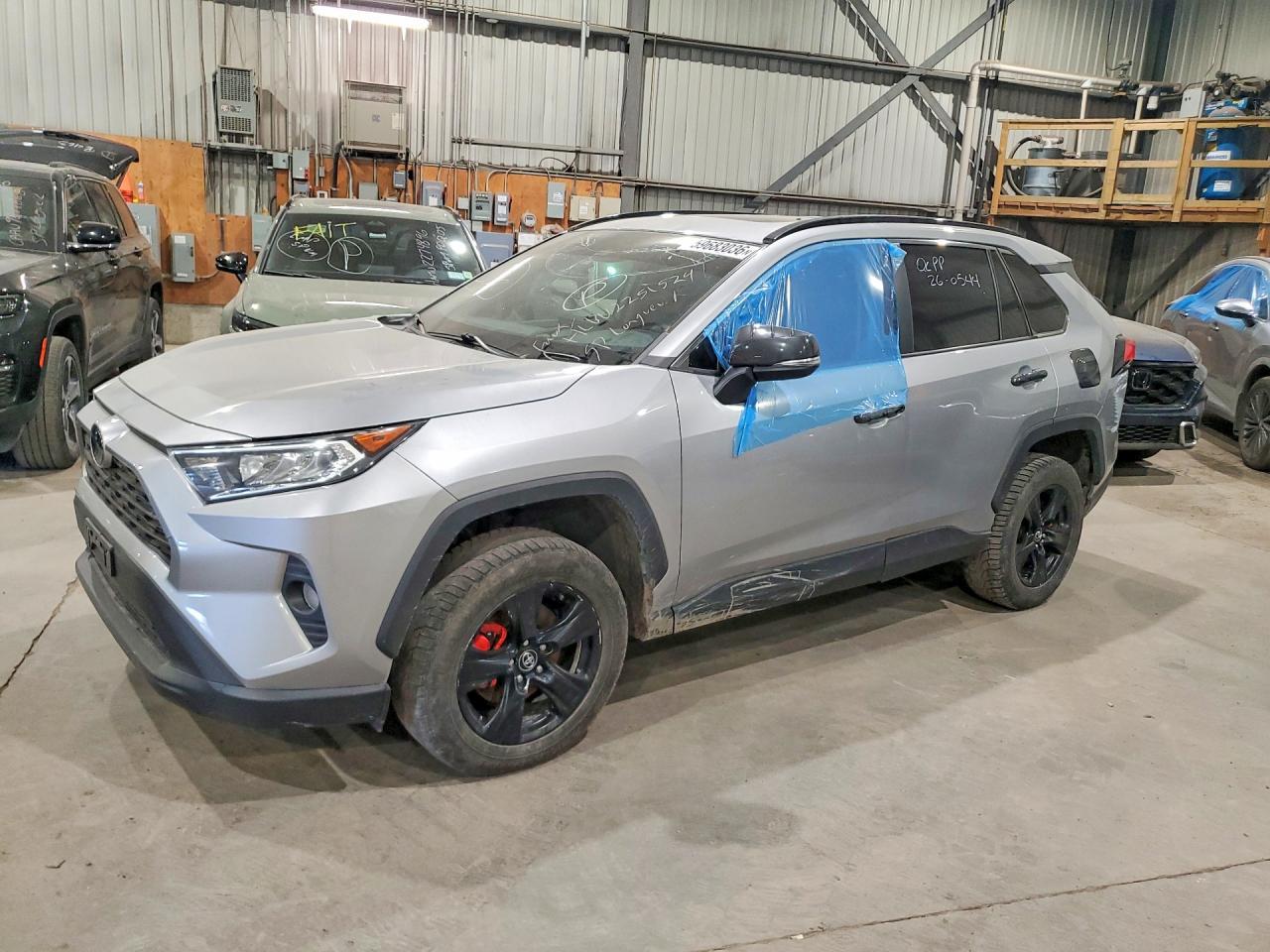 2020 Toyota Rav4 Xle - zdjęcie główne