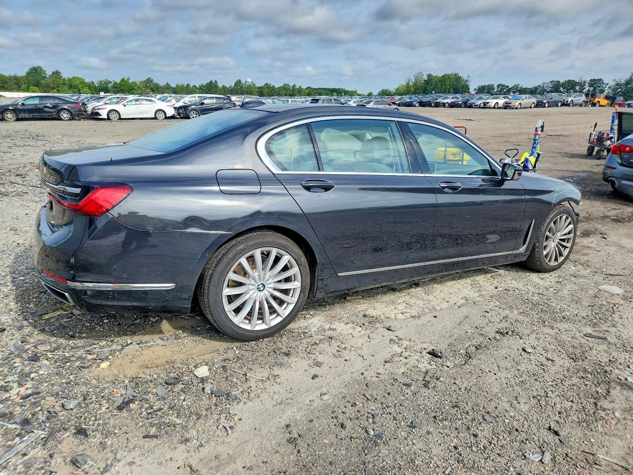 2021 BMW Seria 7 740i - zdjęcie 3
