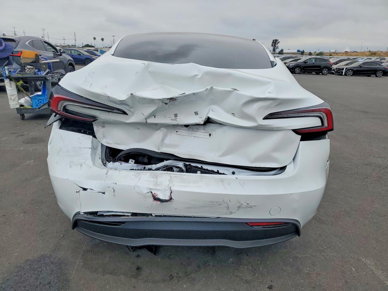 2025 Tesla Model 3 - zdjęcie 6