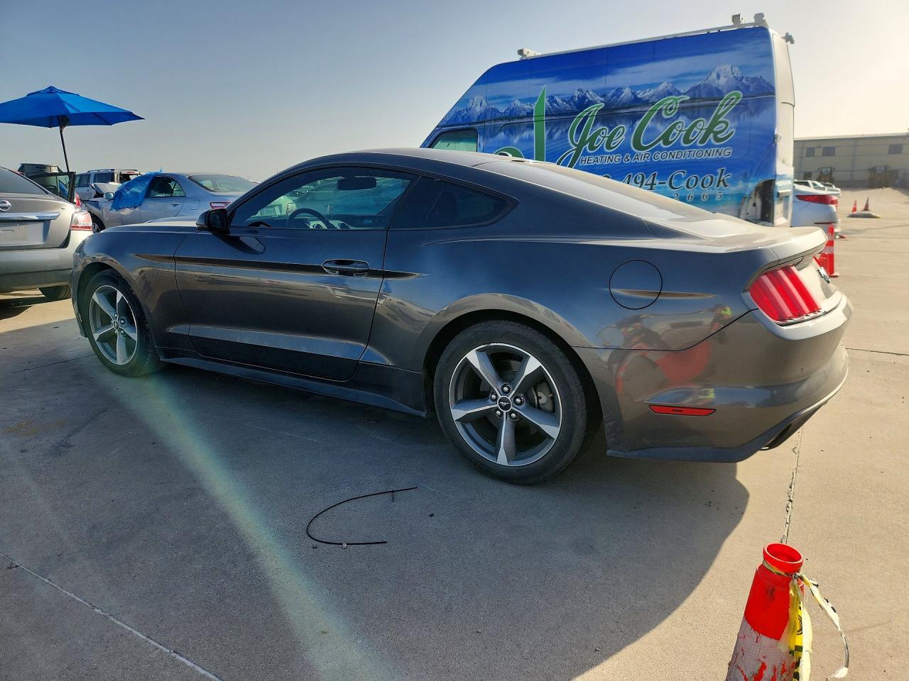 2017 Ford Mustang - zdjęcie 2