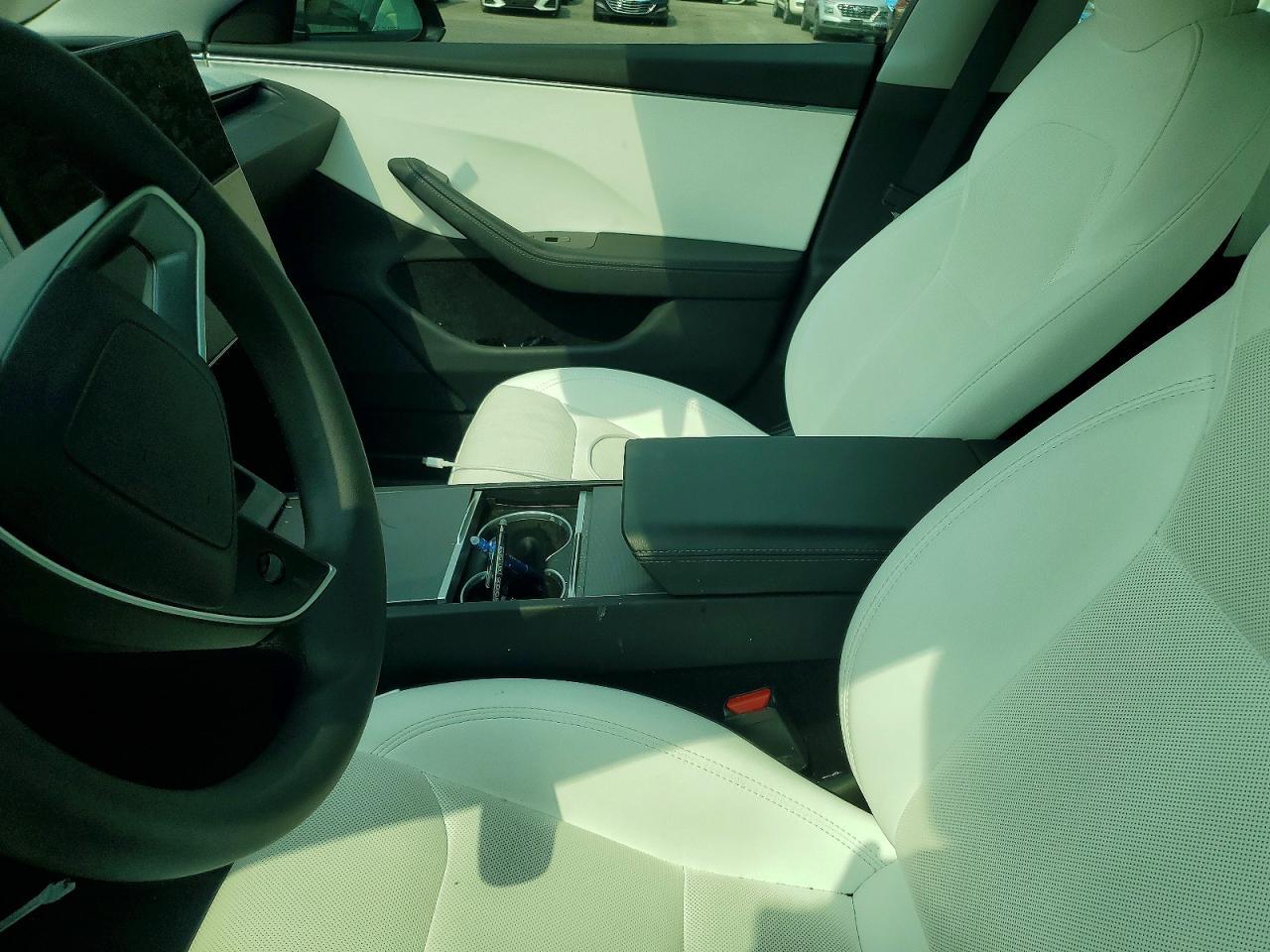 2024 Tesla Model 3 - zdjęcie 7