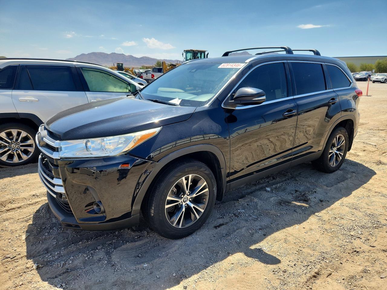2019 Toyota Highlander Le - zdjęcie główne