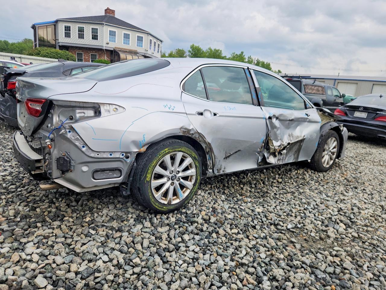 2018 Toyota Camry Le - zdjęcie 3