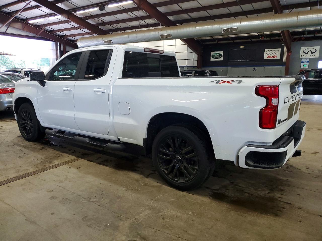 2020 Chevrolet Silverado K1500 Rst - zdjęcie 2