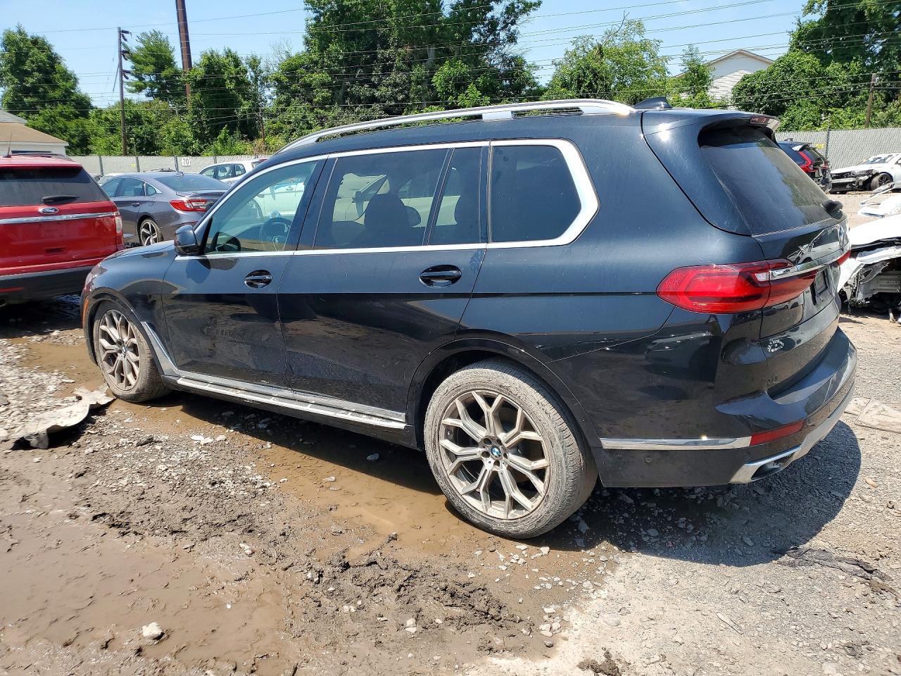 2021 BMW X7 xDrive40I - zdjęcie 2