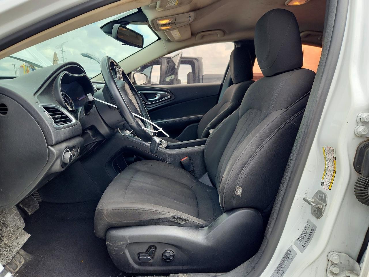 2015 Chrysler 200 Limited - zdjęcie 7