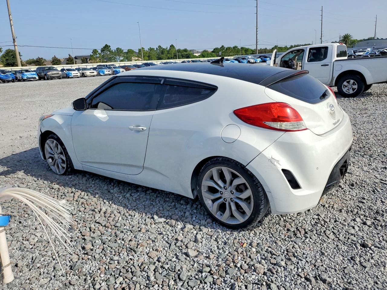 2013 Hyundai Veloster Base - zdjęcie 2