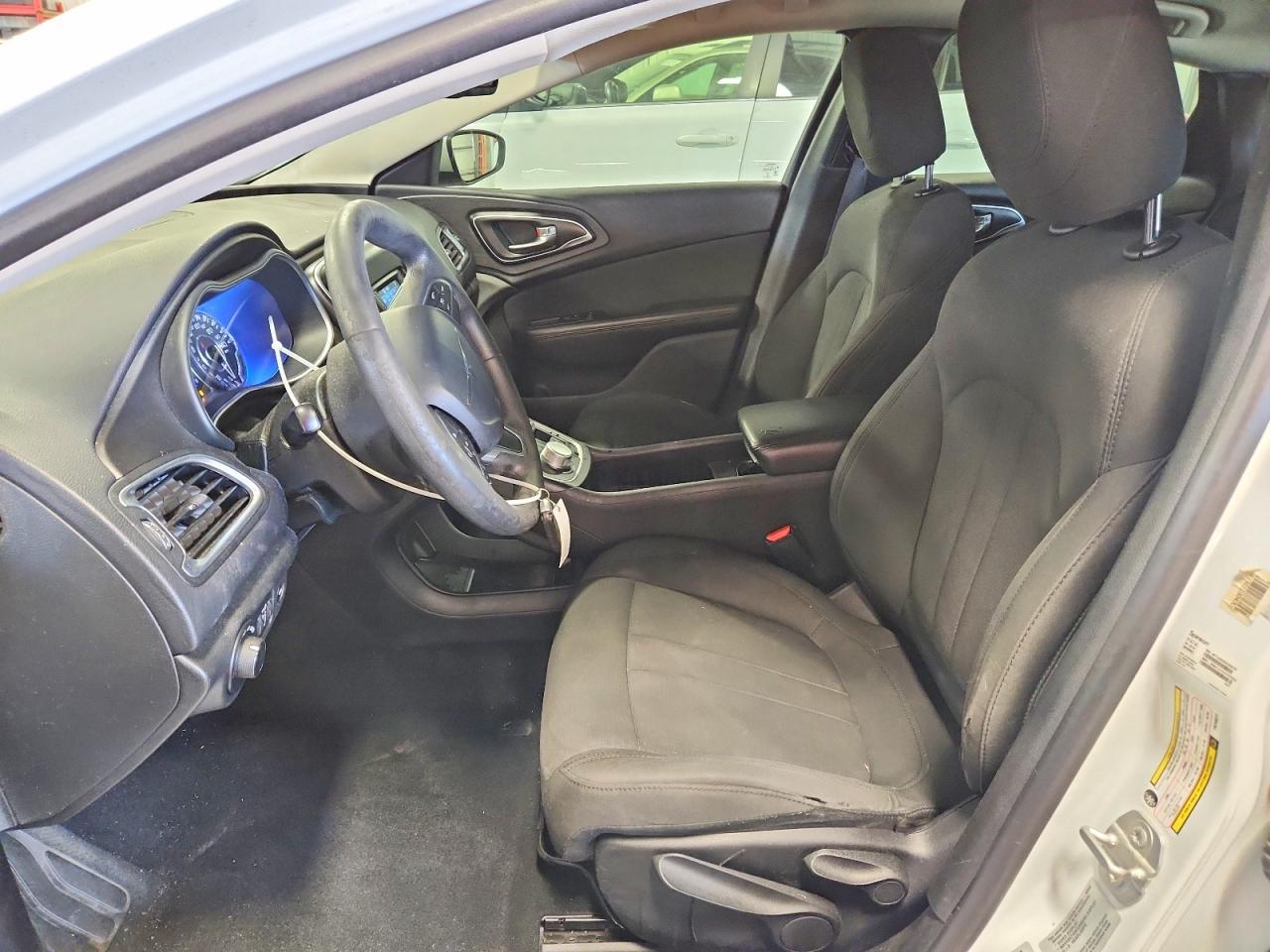 2015 Chrysler 200 Limited - zdjęcie 7