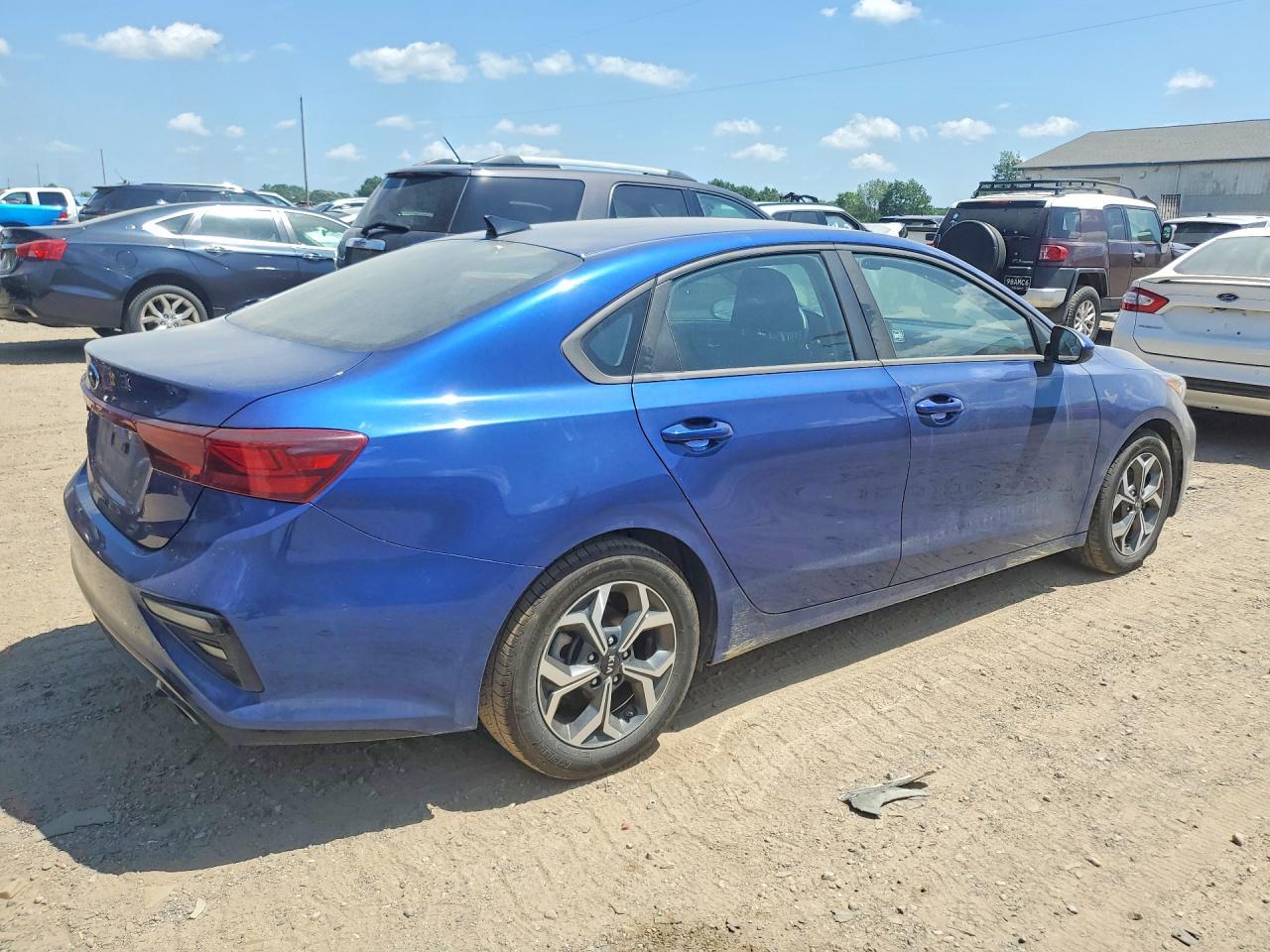 2021 Kia Forte Lxs - zdjęcie 3