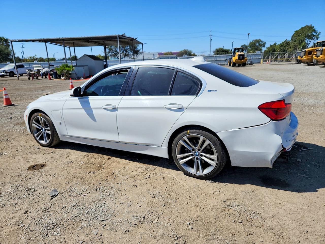 2017 BMW 330E - zdjęcie 2