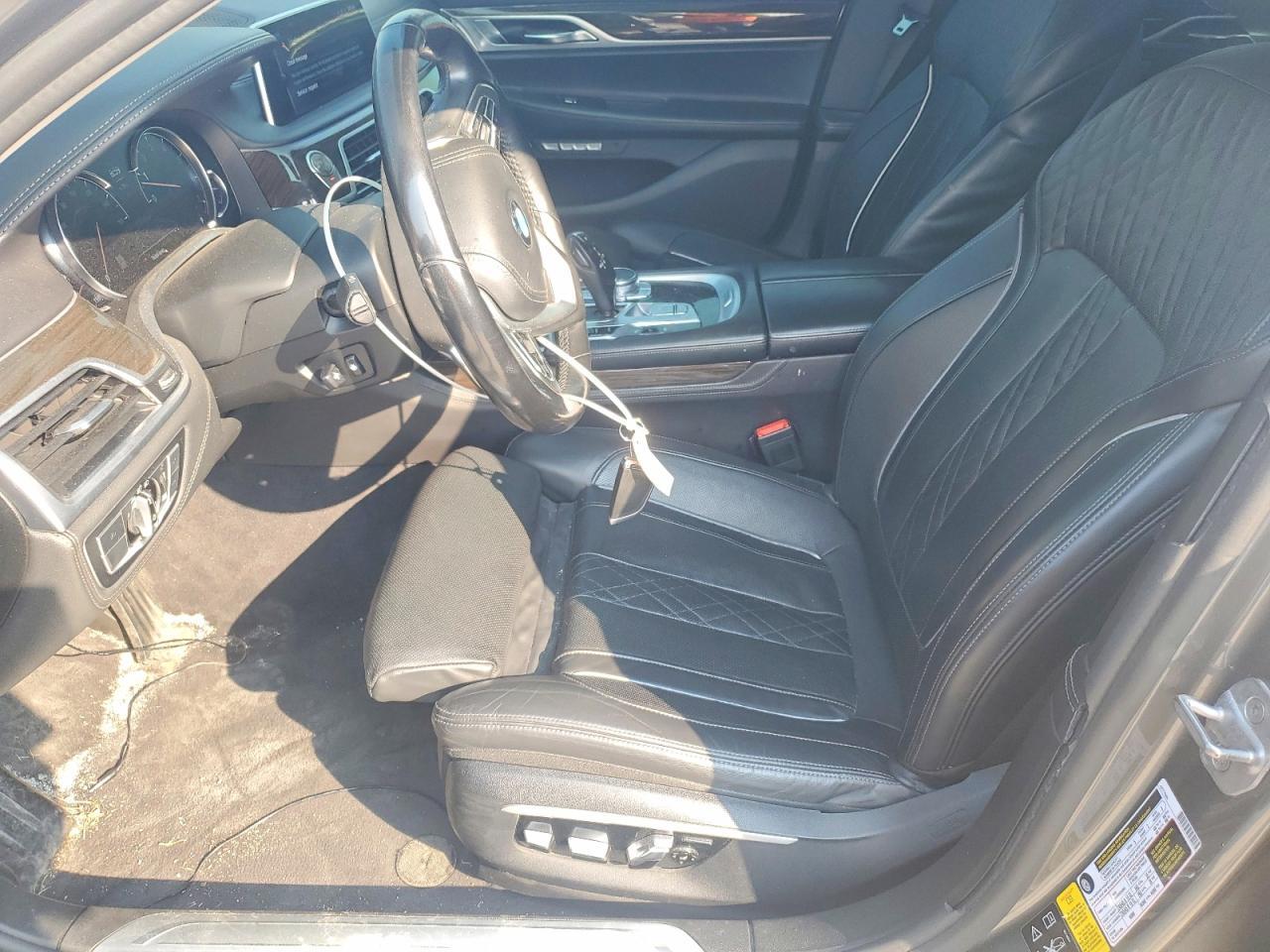 2016 BMW Seria 7 750i - zdjęcie 7
