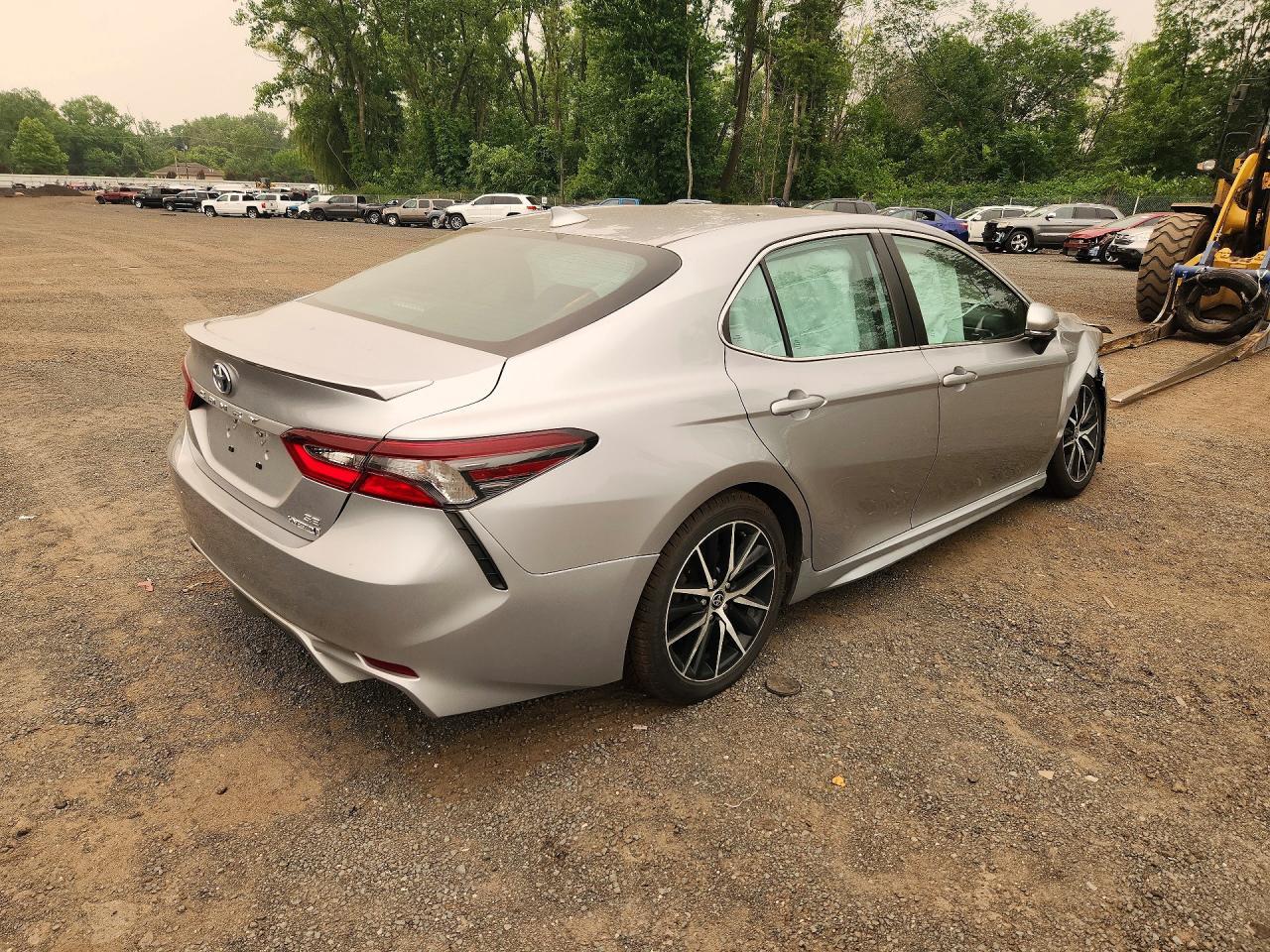 2022 Toyota Camry Hybrid Se - zdjęcie 3