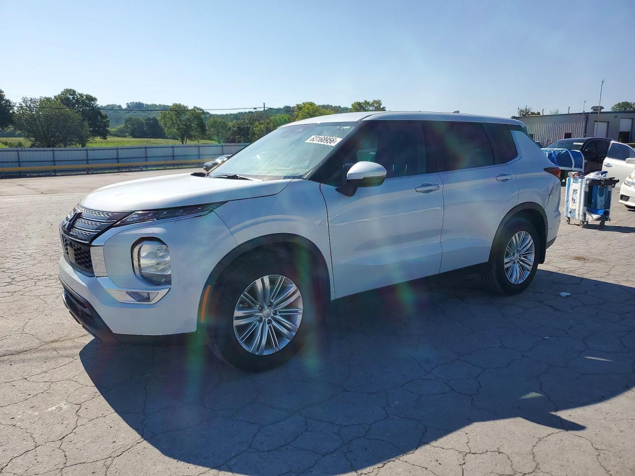 2022 Mitsubishi Outlander Es - zdjęcie główne