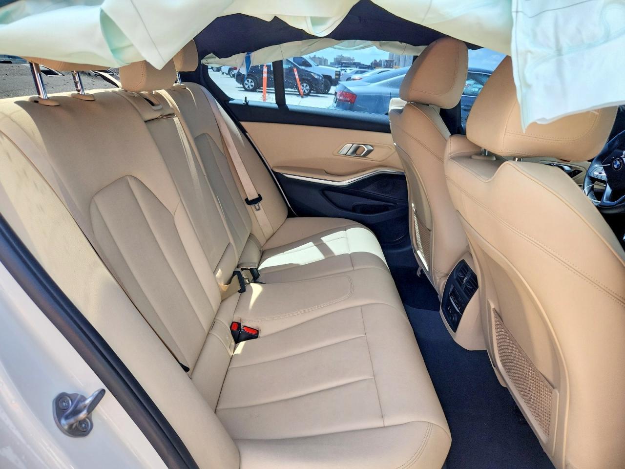 2020 BMW 330I - zdjęcie 10