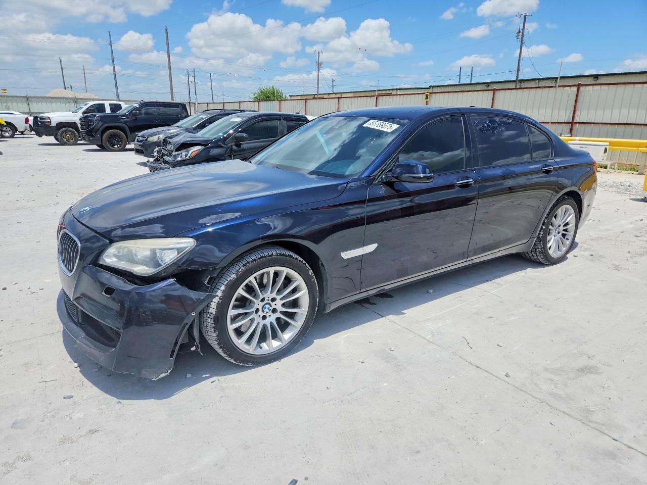 2014 BMW 750 Li - zdjęcie główne