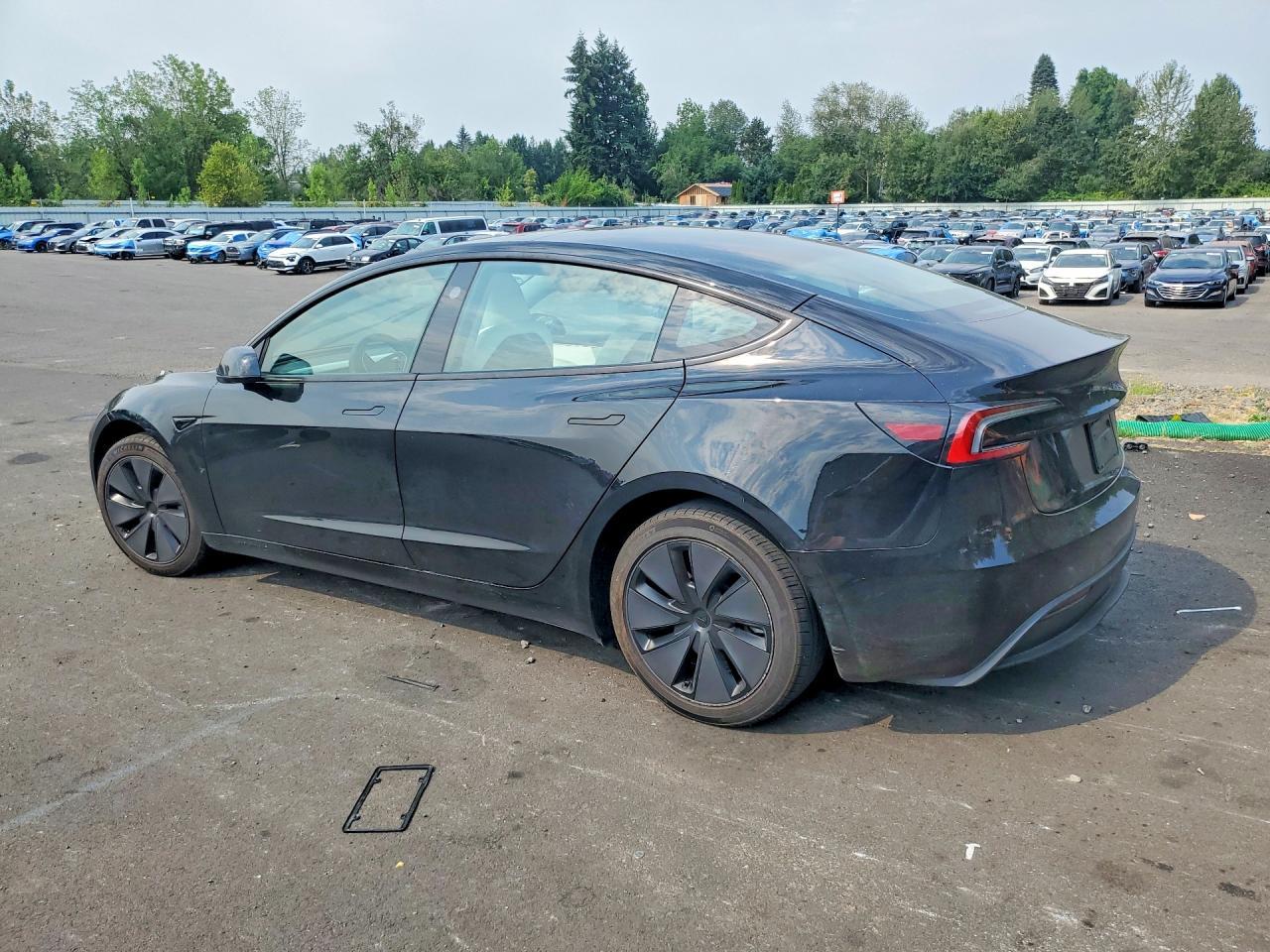 2024 Tesla Model 3 - zdjęcie 2