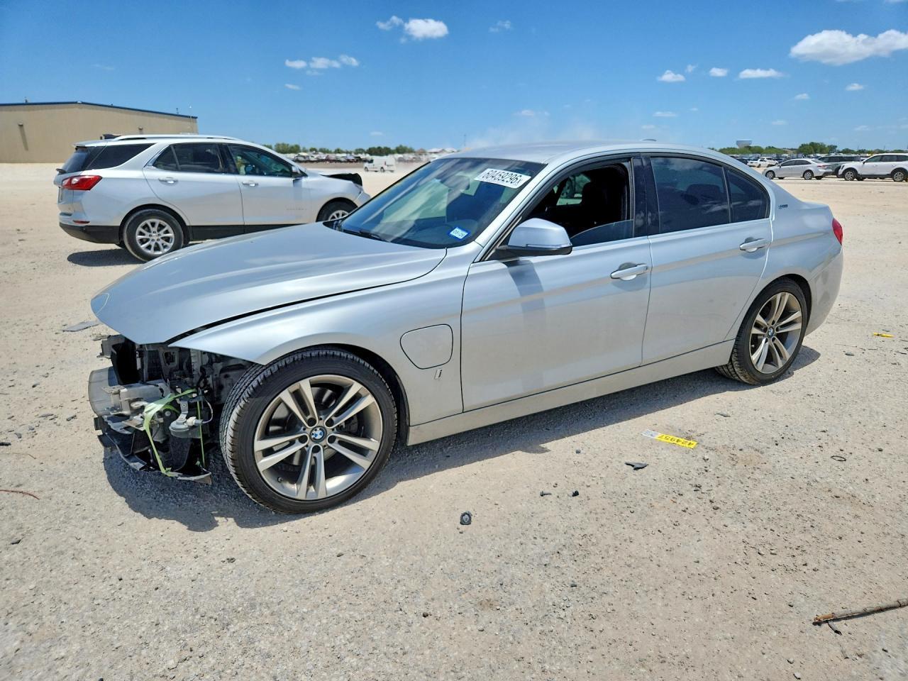 2017 BMW 330E - zdjęcie główne