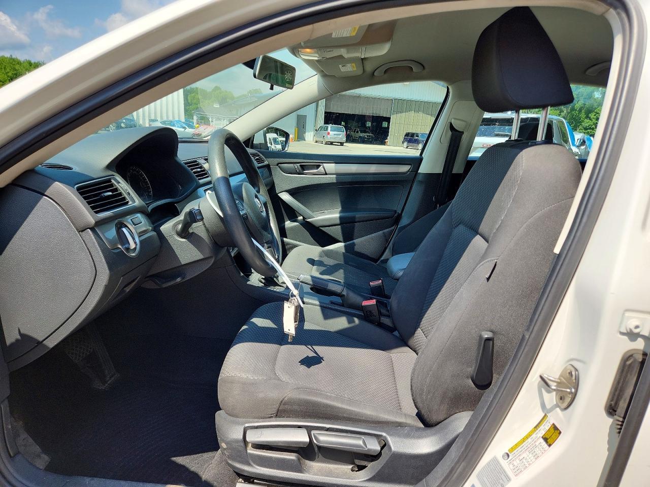 2015 Volkswagen Passat S - zdjęcie 7