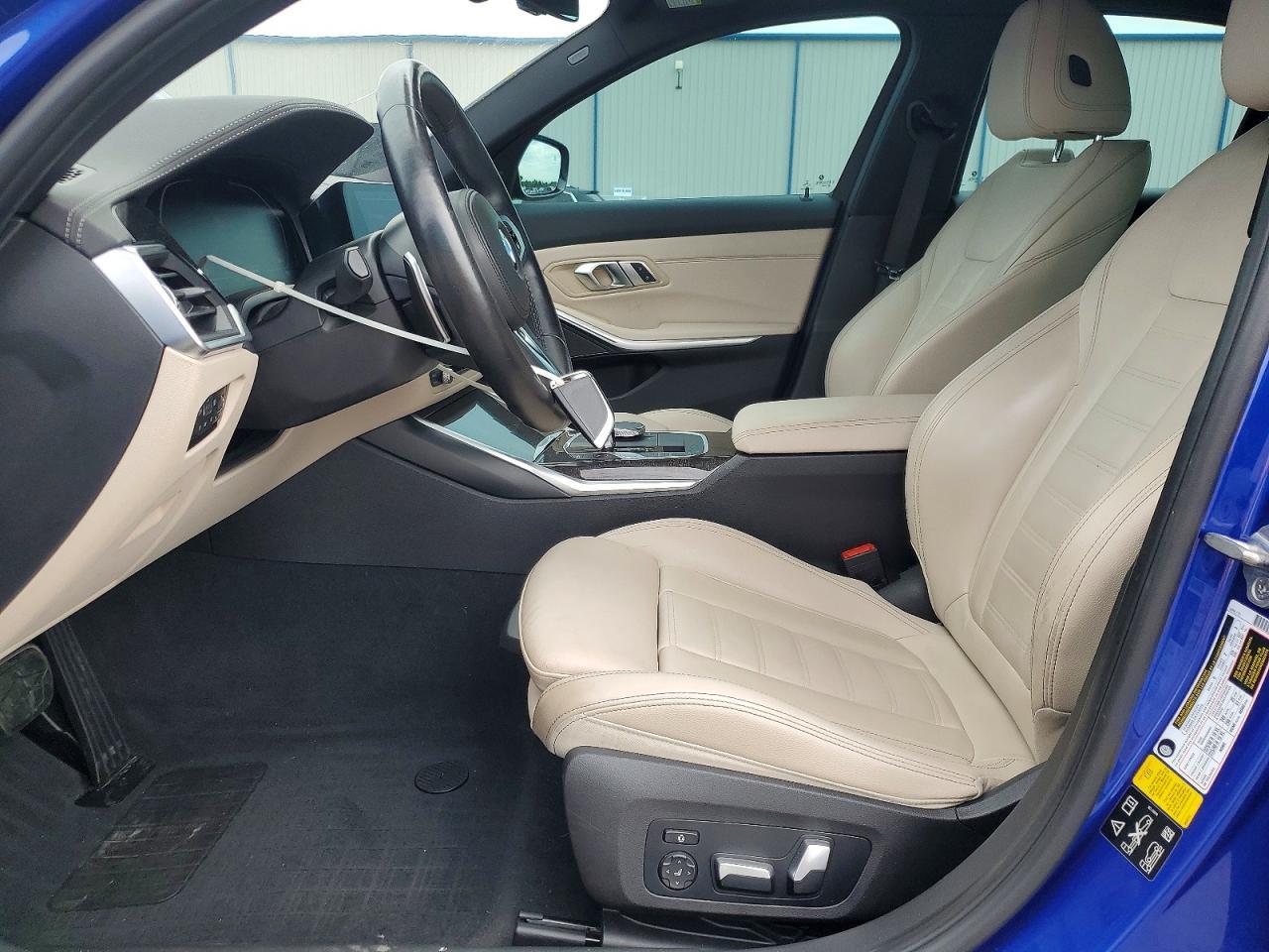 2020 BMW Seria 3 330i - zdjęcie 7