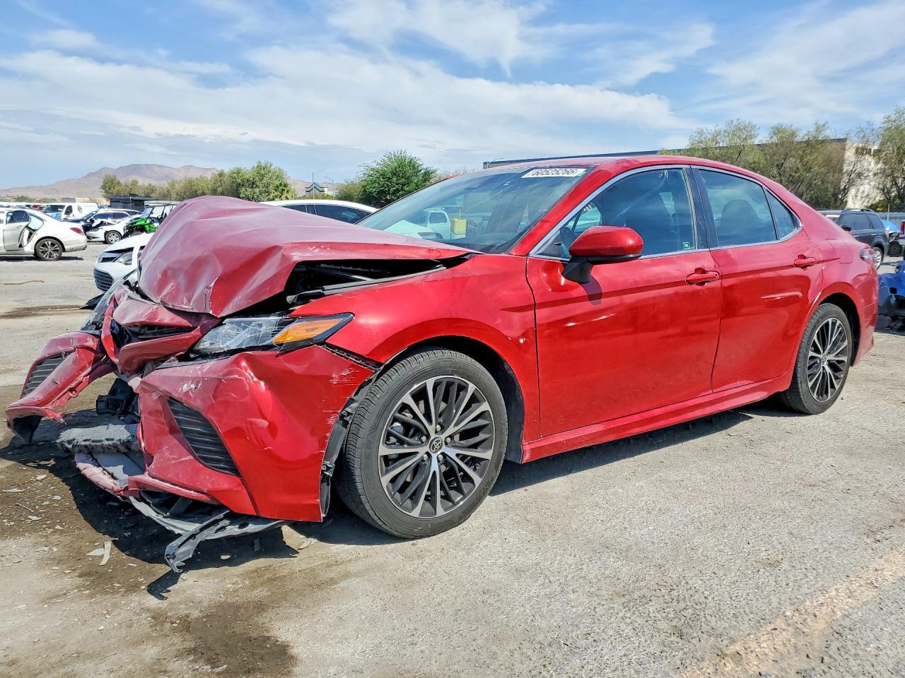 2020 Toyota Camry Se - zdjęcie główne