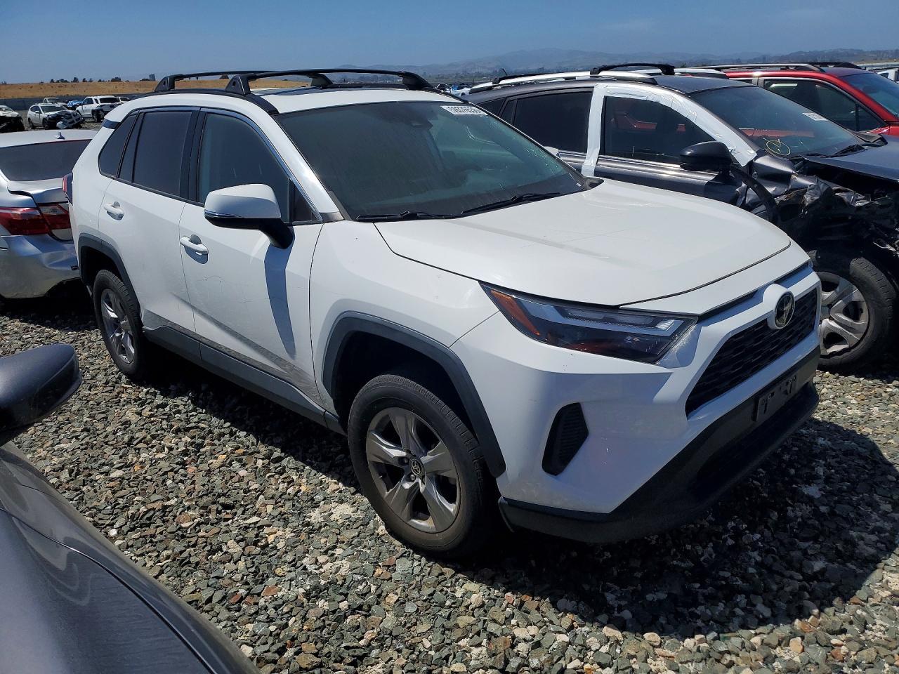 2022 Toyota Rav4 Xle - zdjęcie 4