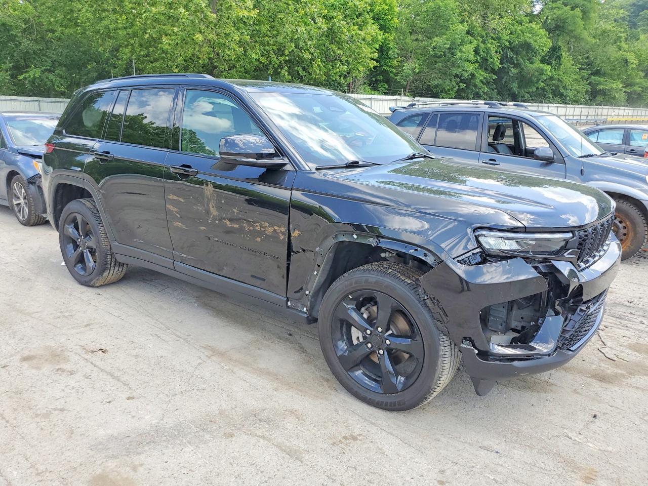 2025 Jeep Grand Cherokee Laredo - zdjęcie 4