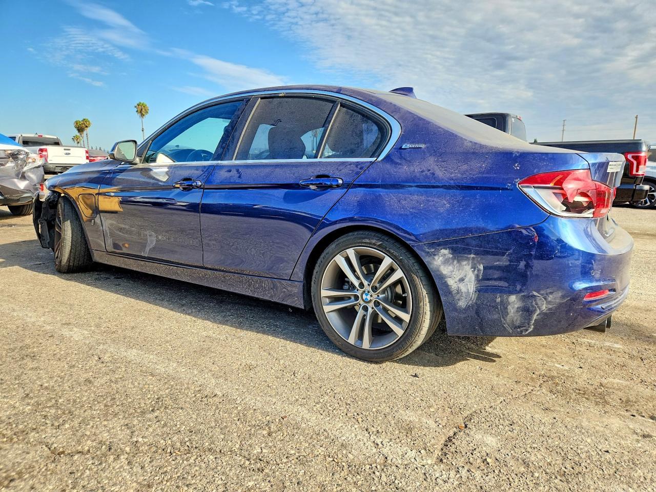 2017 BMW 330E - zdjęcie 2