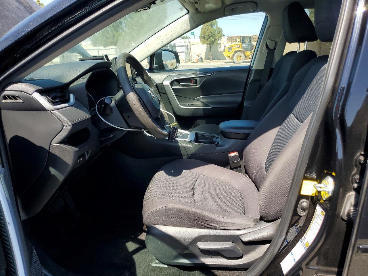 2021 Toyota Rav4 Le - zdjęcie 7