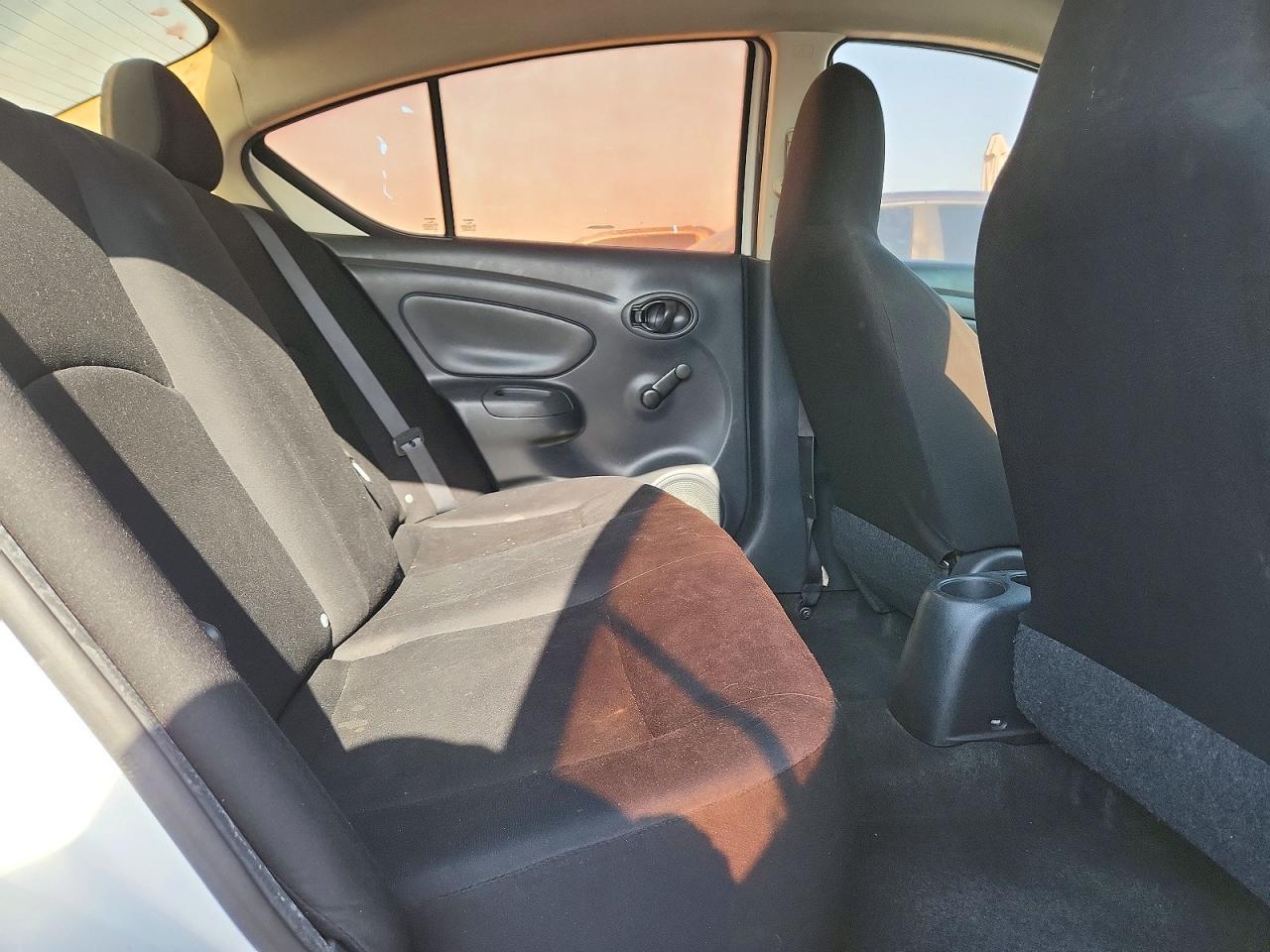 2013 Nissan Versa 1.6 S - zdjęcie 10