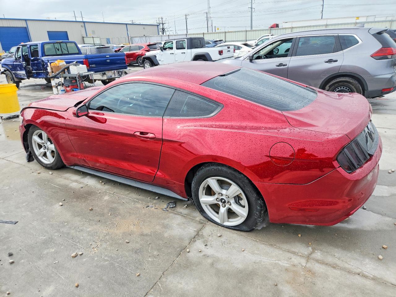 2017 Ford Mustang - zdjęcie 2