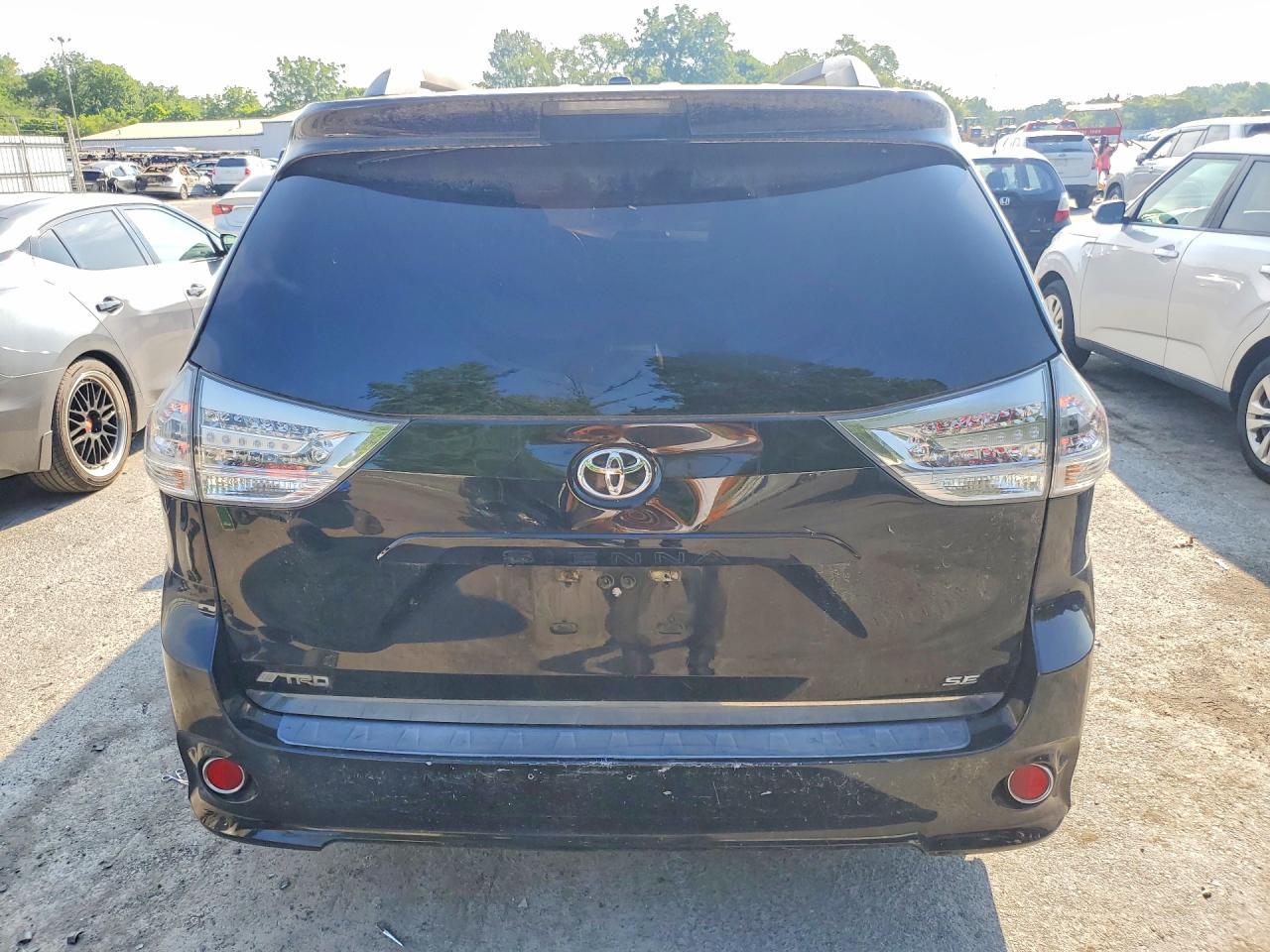 2014 Toyota Sienna Sport - zdjęcie 6