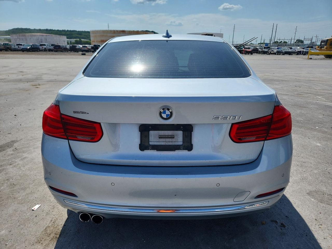 2018 BMW 330 I - zdjęcie 6