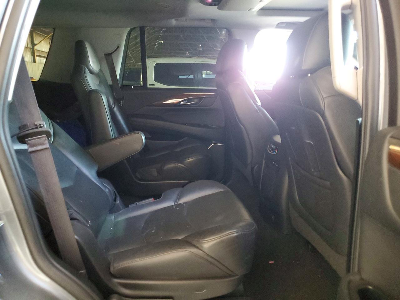 2019 Cadillac Escalade Luxury - zdjęcie 11