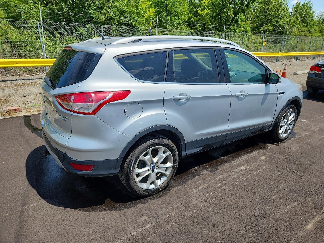 2014 Ford Escape Titanium - zdjęcie 3