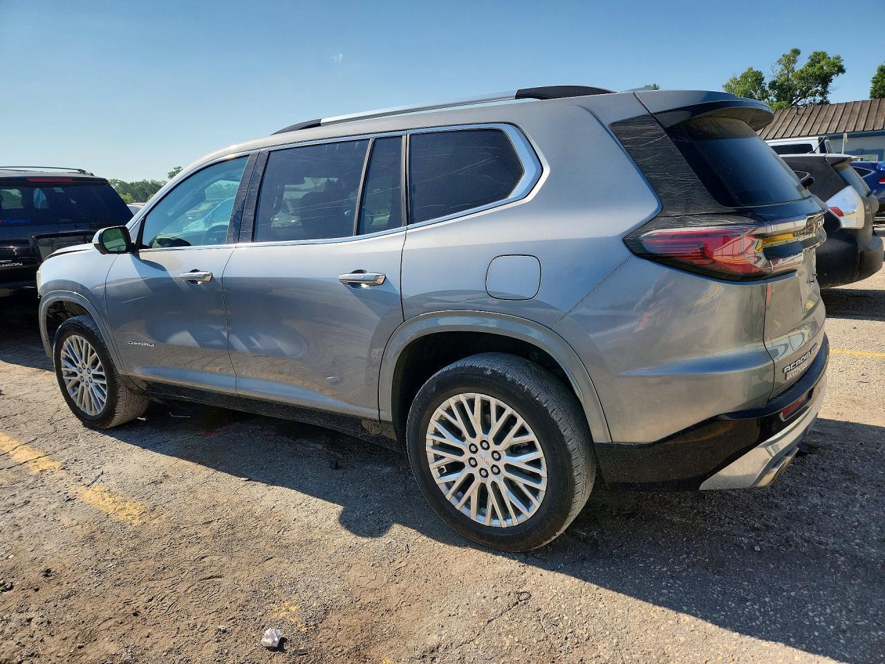 2025 GMC Acadia Denali - zdjęcie 2