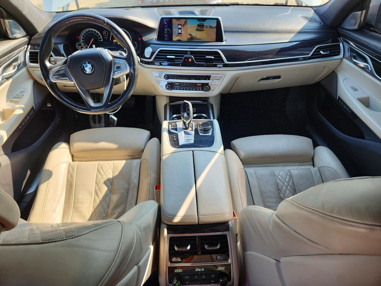 2017 BMW 750 Xi - zdjęcie 8