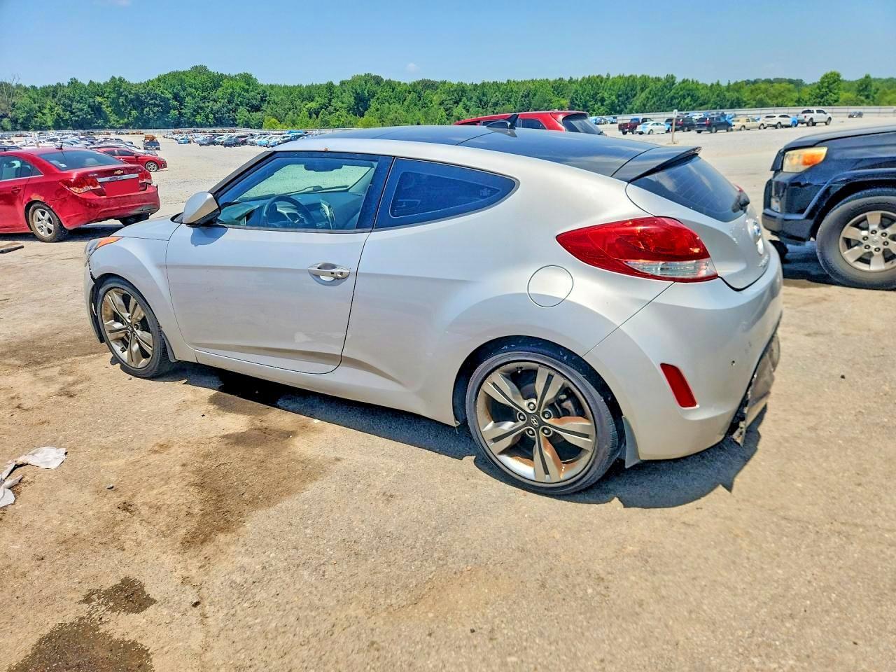 2013 Hyundai Veloster Base - zdjęcie 2