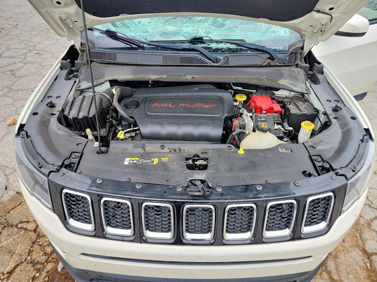 2020 Jeep Compass Latitude - zdjęcie 12