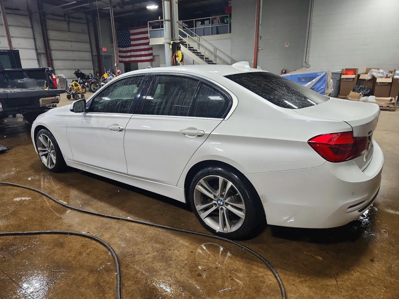 2017 BMW Seria 3 330i - zdjęcie 2