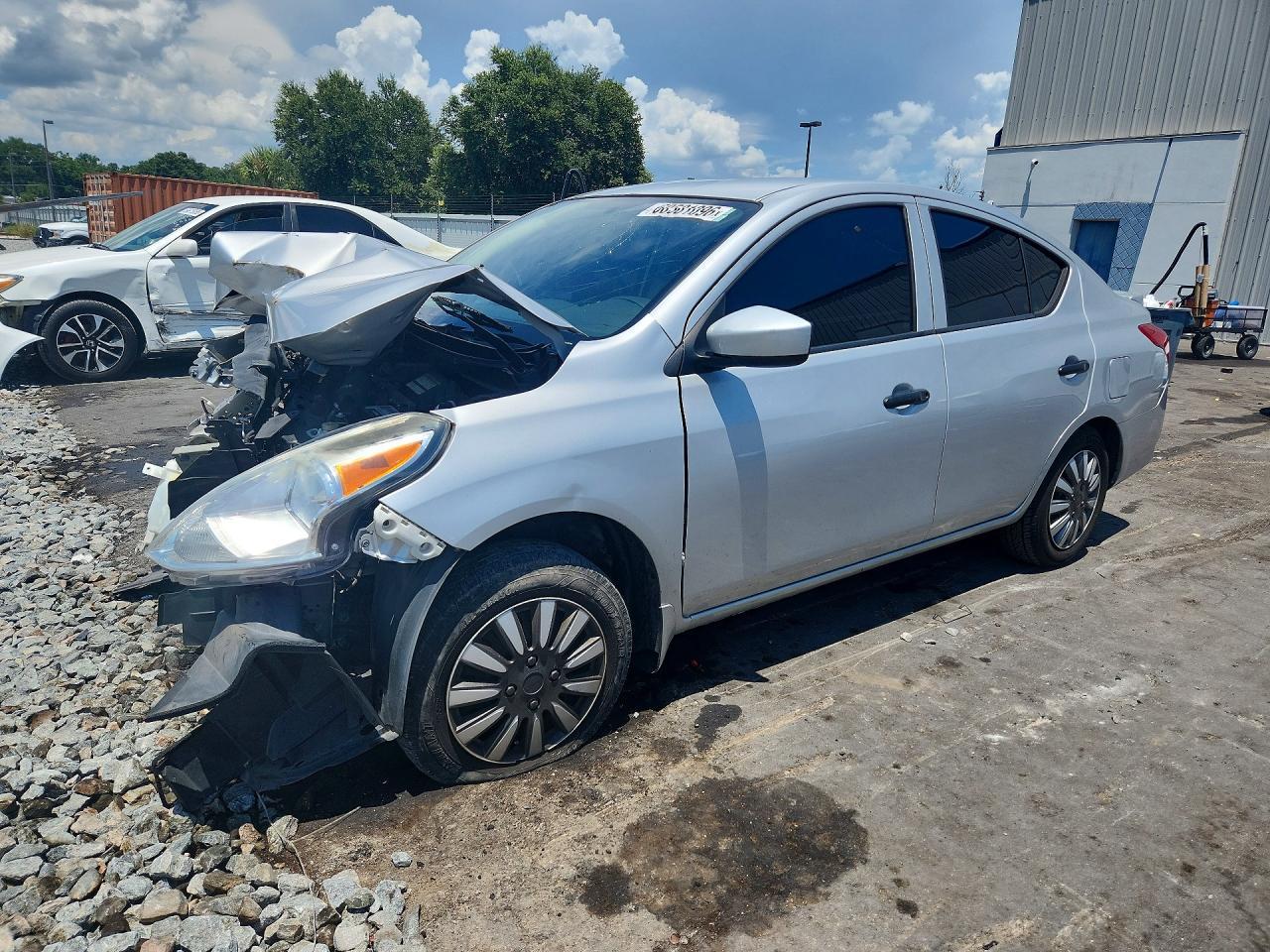 2016 Nissan Versa 1.6 S Plus - zdjęcie główne