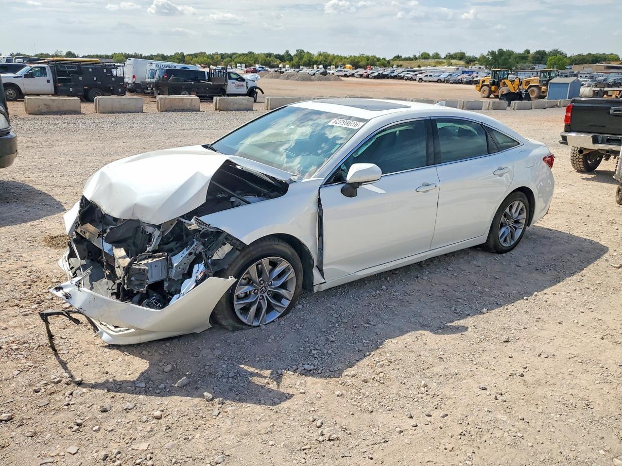 2020 Toyota Avalon Xle - zdjęcie główne