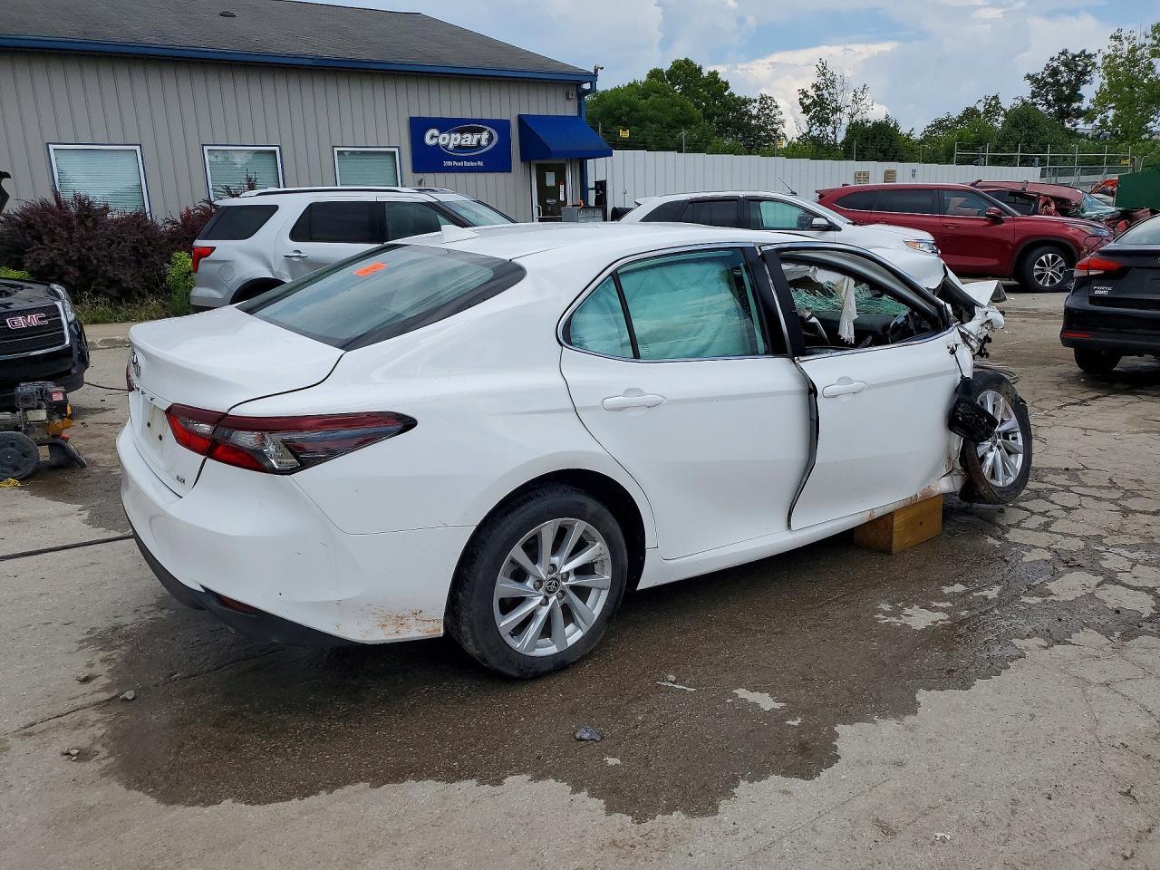 2023 Toyota Camry Le - zdjęcie 3