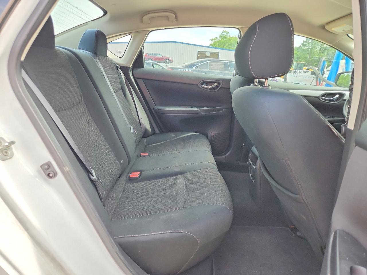 2019 Nissan Sentra S - zdjęcie 10